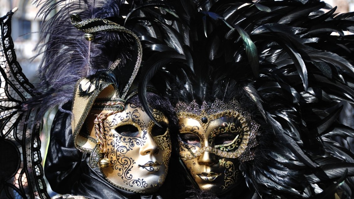 Download Wallpaper Black and golden masks from Venice Carnival