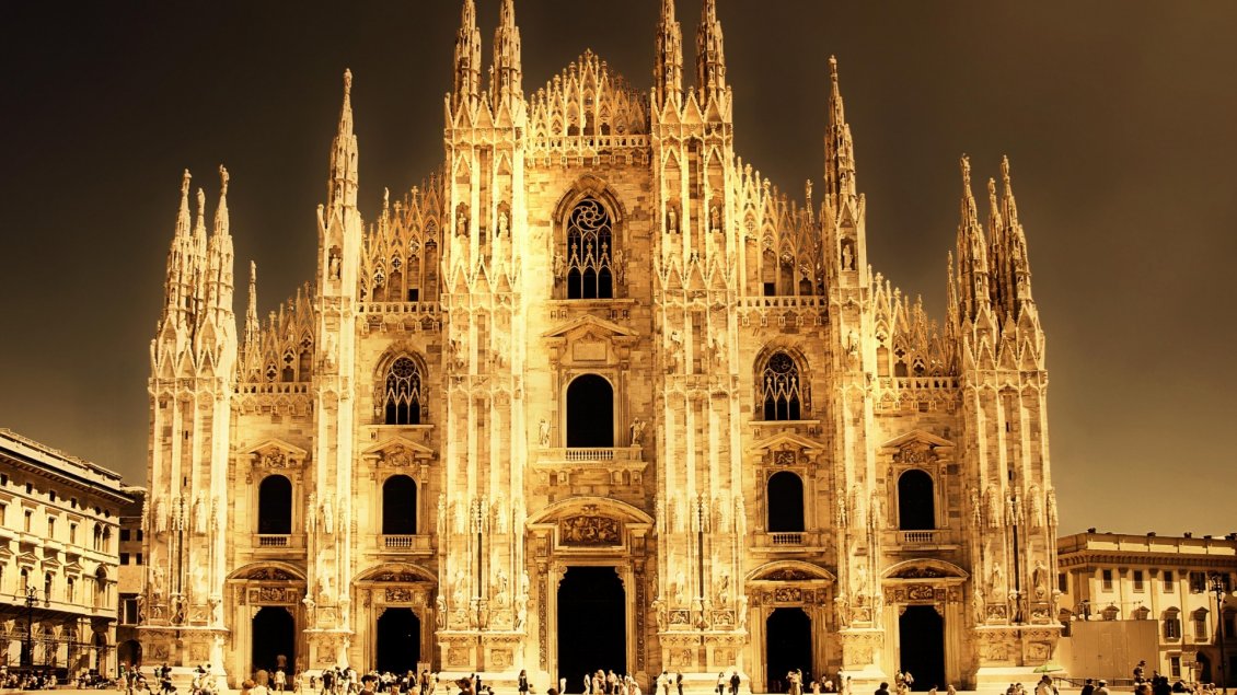 Download Wallpaper A stunning architecture, Cathedral from Milan