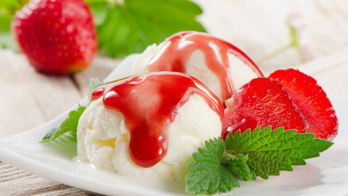 Download Wallpaper Ice cream with strawberries and mint
