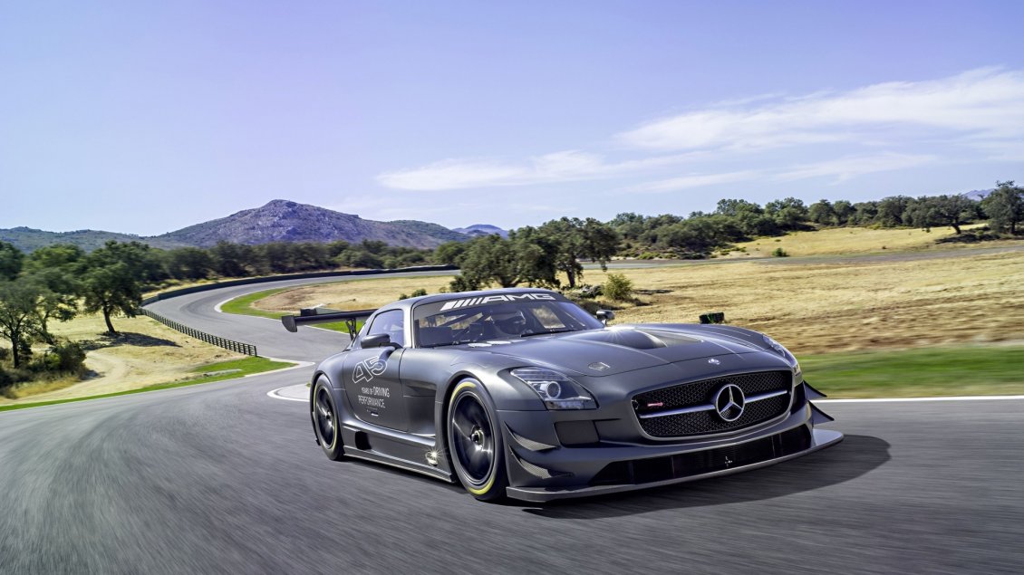 Download Wallpaper A stunning Mercedes Benz SLS AMG on road