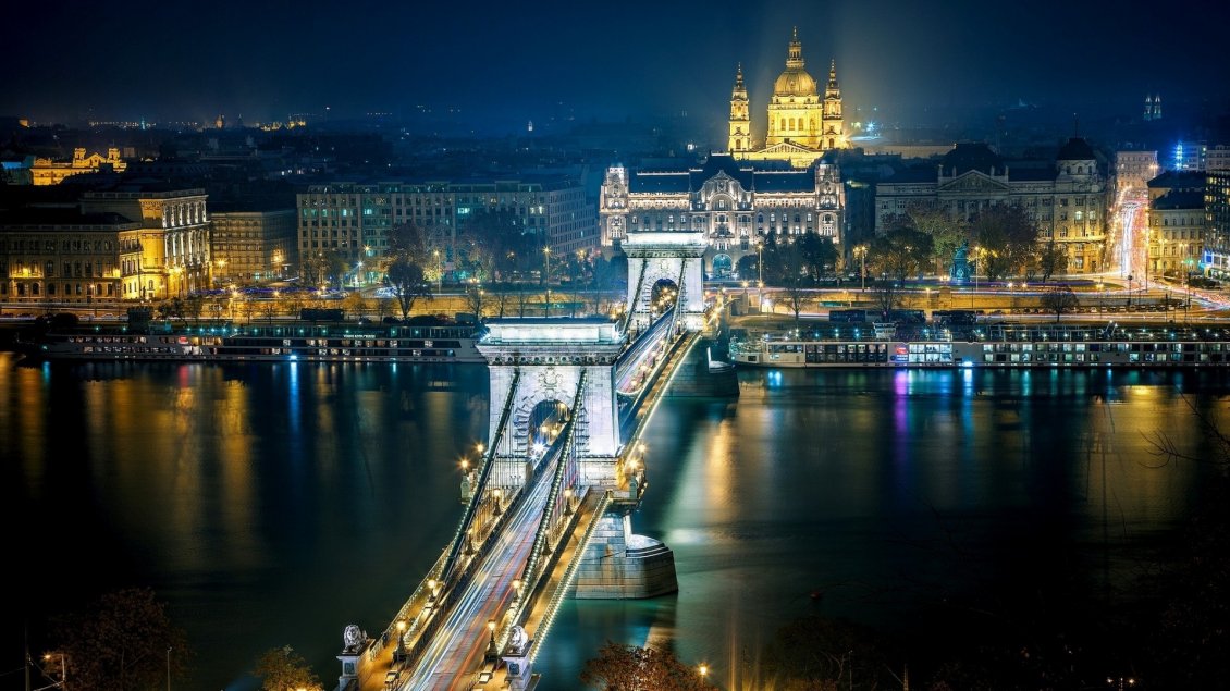 Download Wallpaper Szechenyi Chain Bridge from Budapest in night