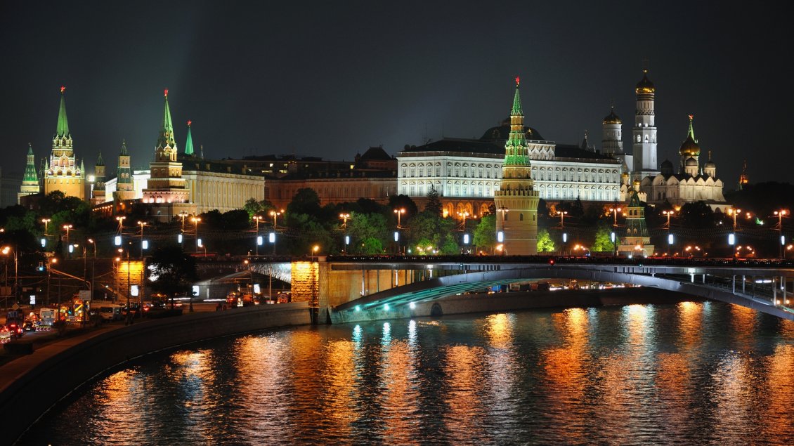 Download Wallpaper Many lights in Moscow - Beautiful night