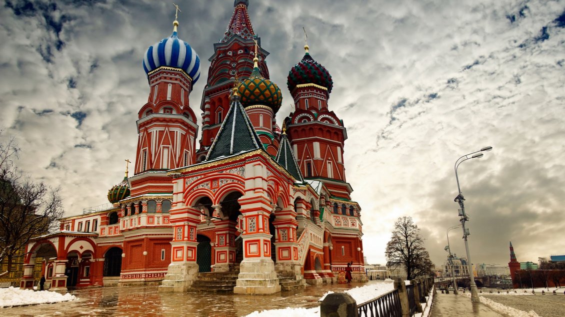 Download Wallpaper A beautiful red Cathedral from Moscow