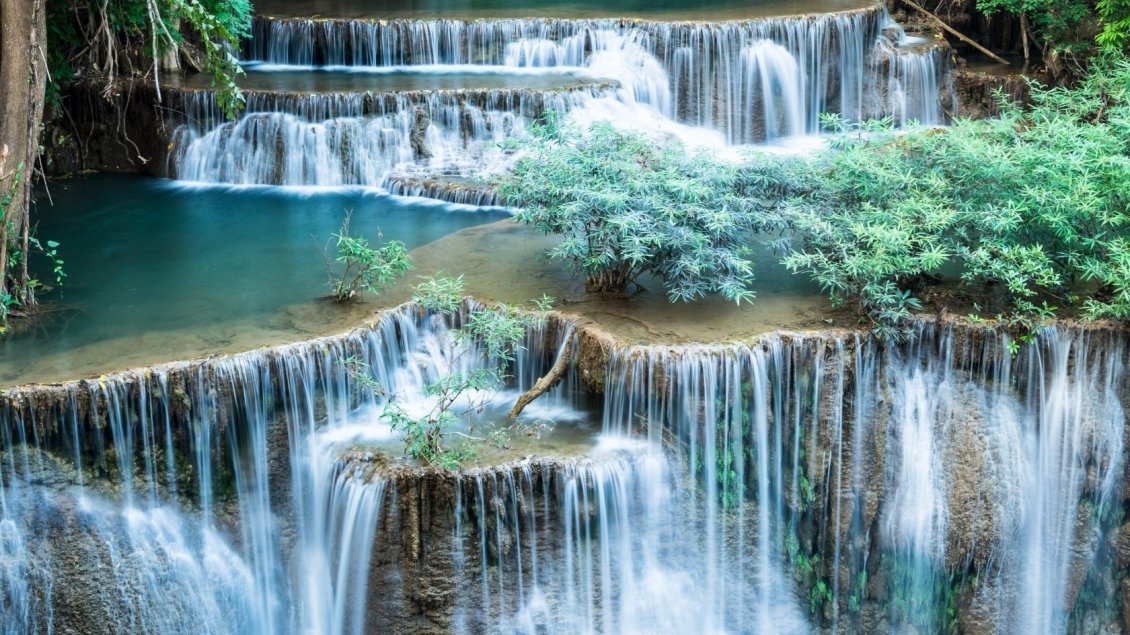 Download Wallpaper Spectacular waterfalls - HD wallpaper