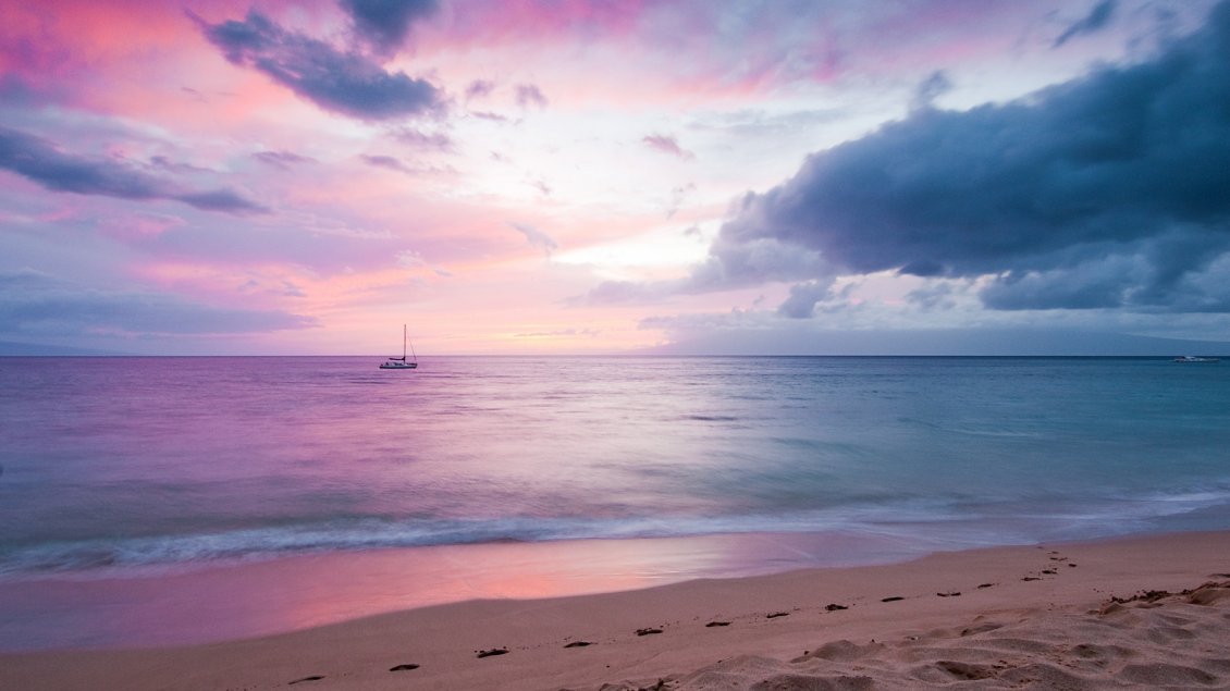 Download Wallpaper Beautiful purple sky over the sea - Sunset wallpaper