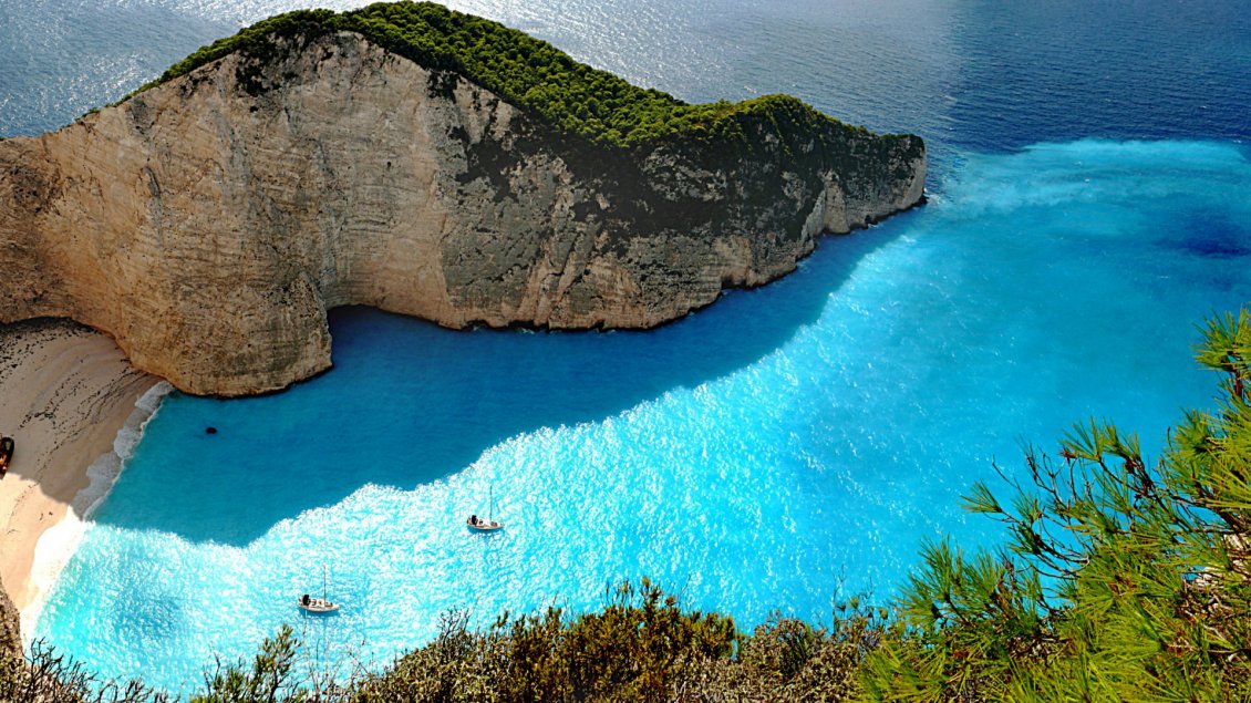 Download Wallpaper Zakynthos island - Relaxing beach and a superb landscape