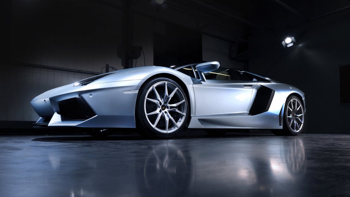 Download Wallpaper Stunning Lamborghini Aventador - Superb car