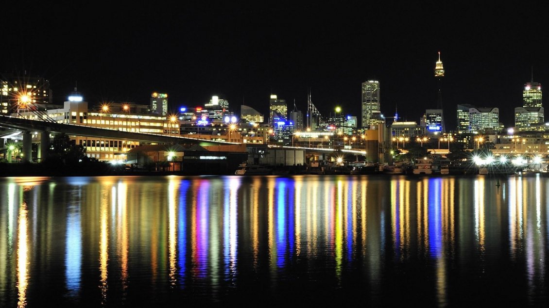 Download Wallpaper Colorful lights reflected in water in night - Sydney Anzac