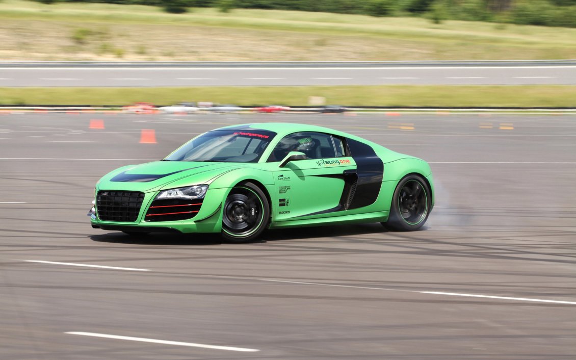 Download Wallpaper Green Racing One Audi R8 on track