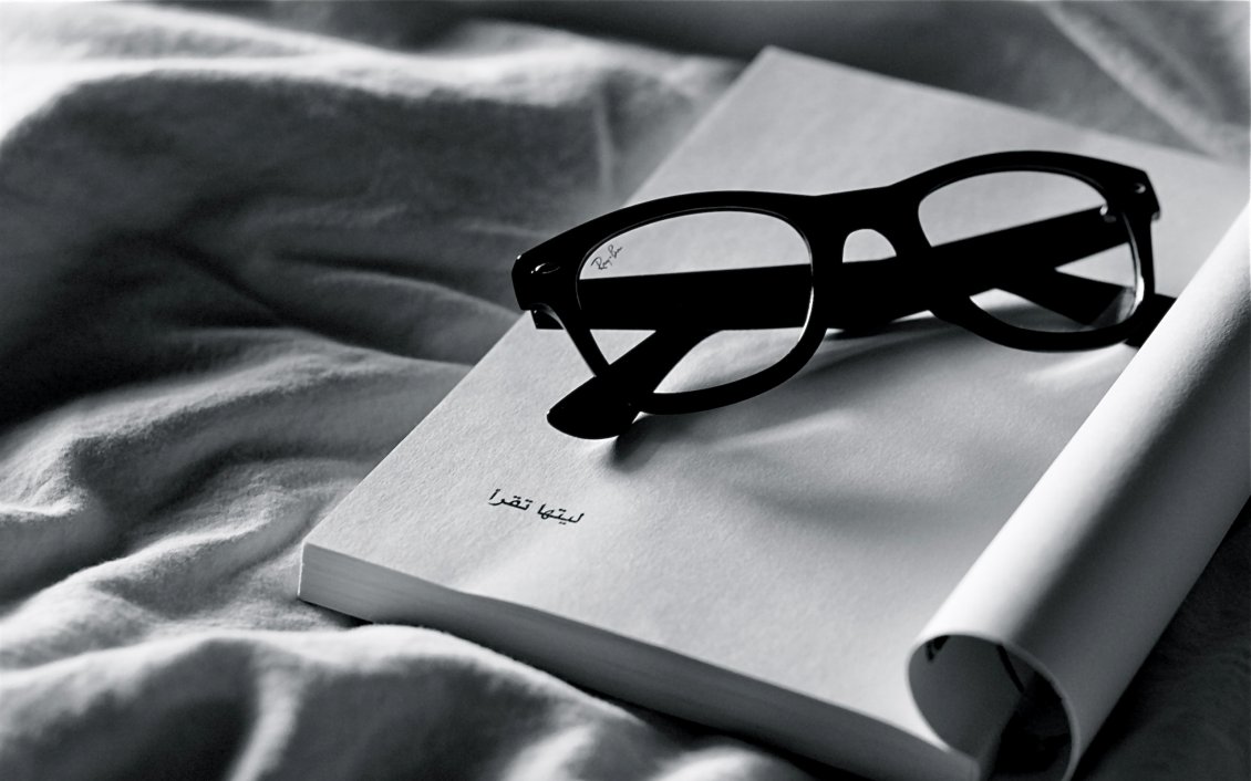 Download Wallpaper Ray Ban glasses and a good book - read in the bed
