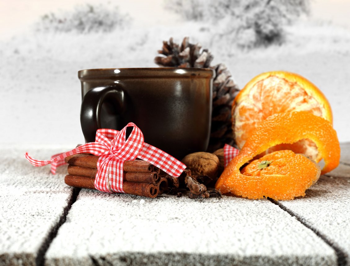 Download Wallpaper Christmas moments - hot tea with cinnamon and orange