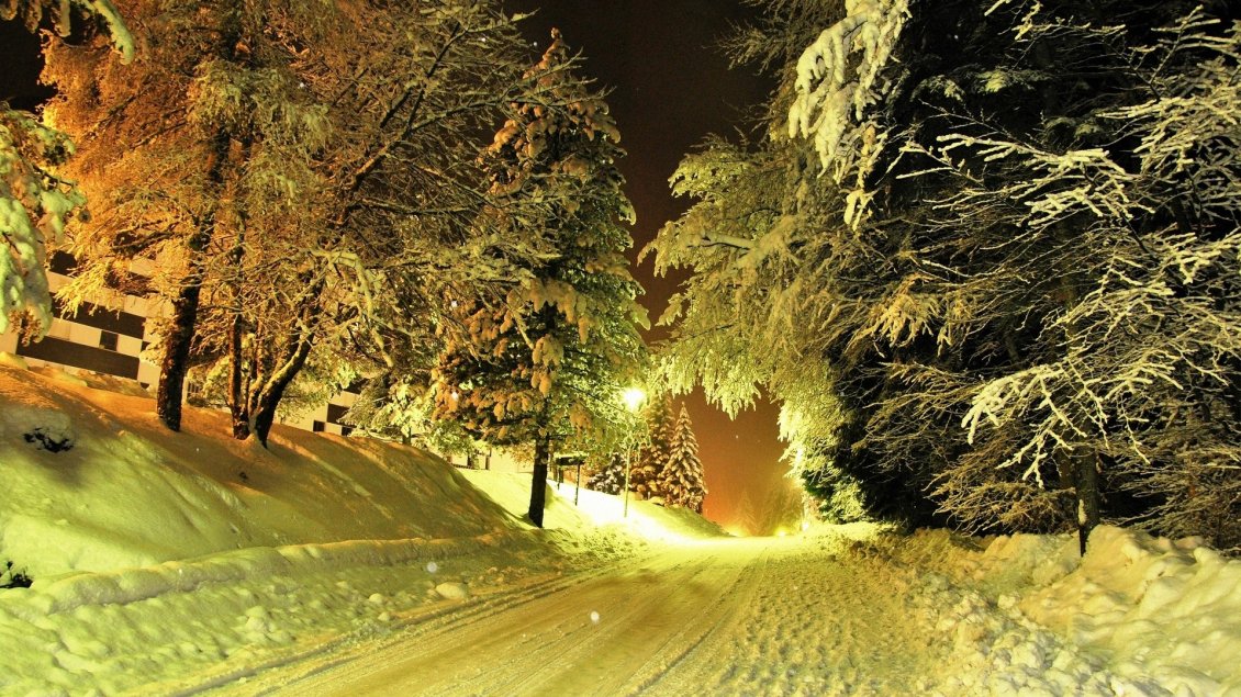 Download Wallpaper White road full with snow - winter season