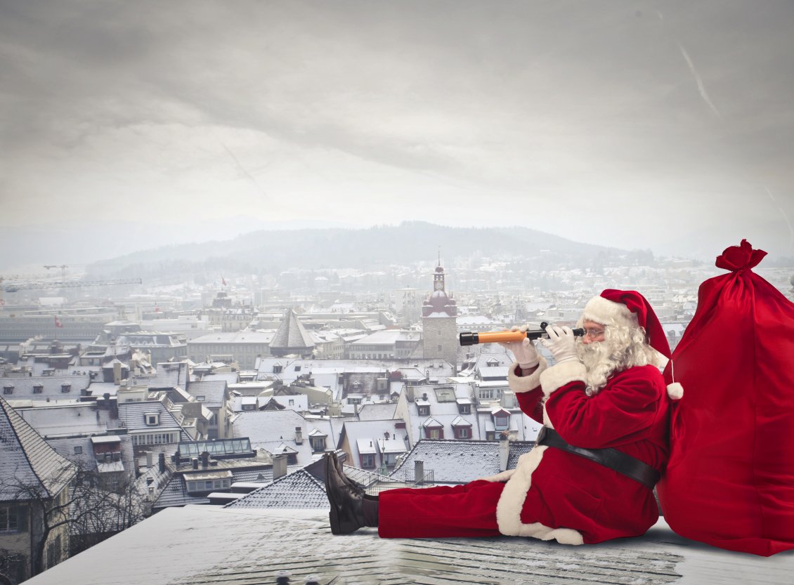 Download Wallpaper Santa Claus looking for children - Christmas time