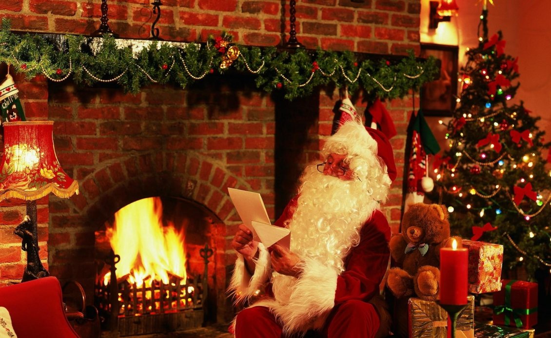 Download Wallpaper Santa Claus reading the letters from special kids