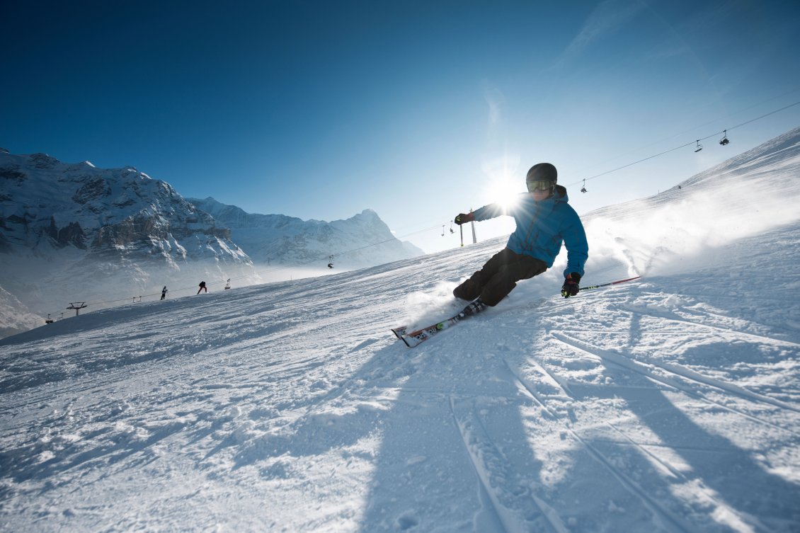 Download Wallpaper Sunny winter day perfect for skiing - winter sports