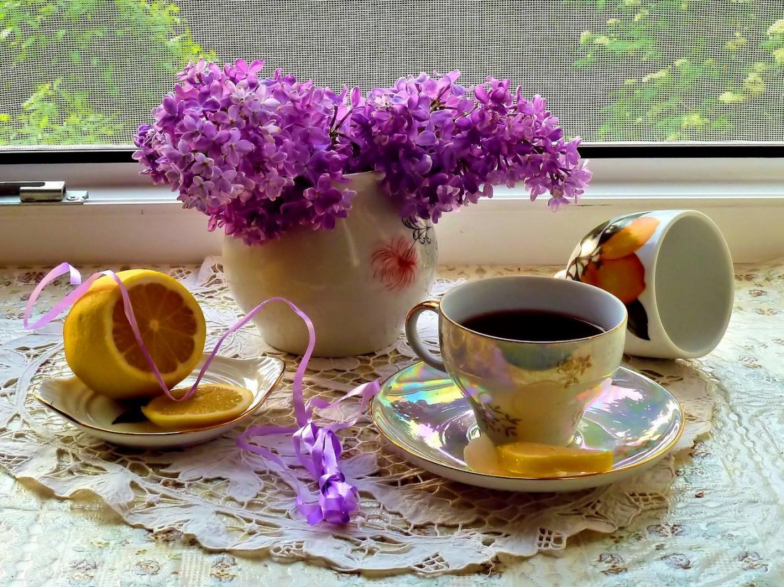 Download Wallpaper Lilac flowers and a delicious cup of tea with lemon