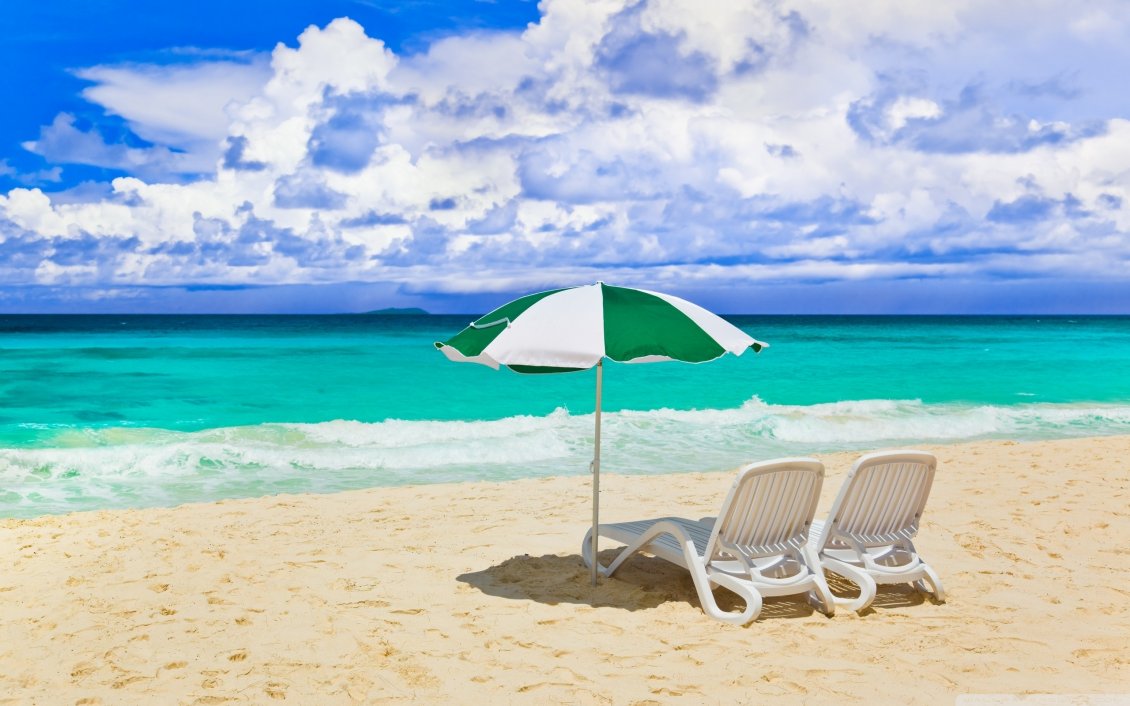 Download Wallpaper Relaxing time at the seaside - beautiful blue water