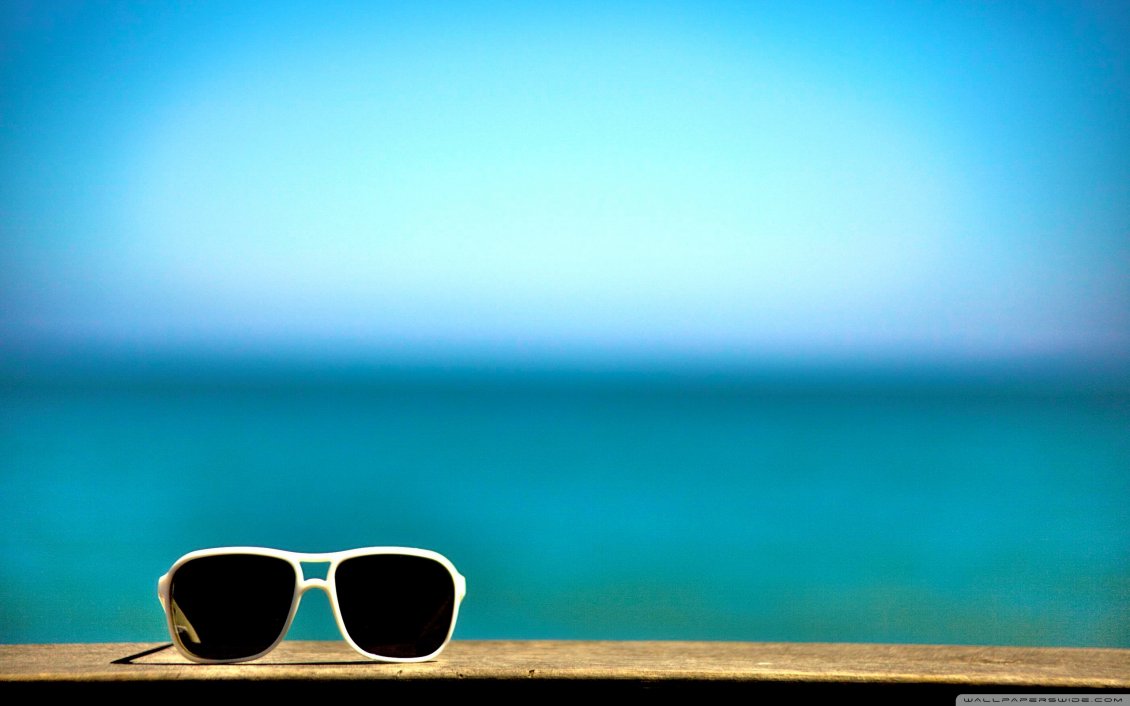 Download Wallpaper Sunglasses for a hot summer - HD wallpaper