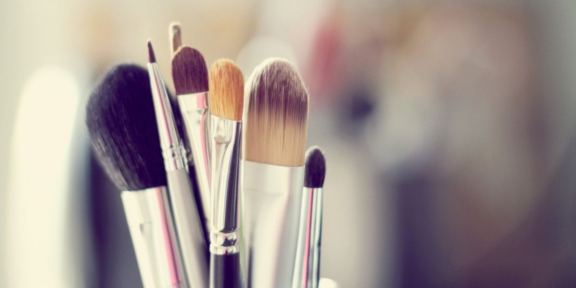 Download Wallpaper Brushes needed for a perfect make-up