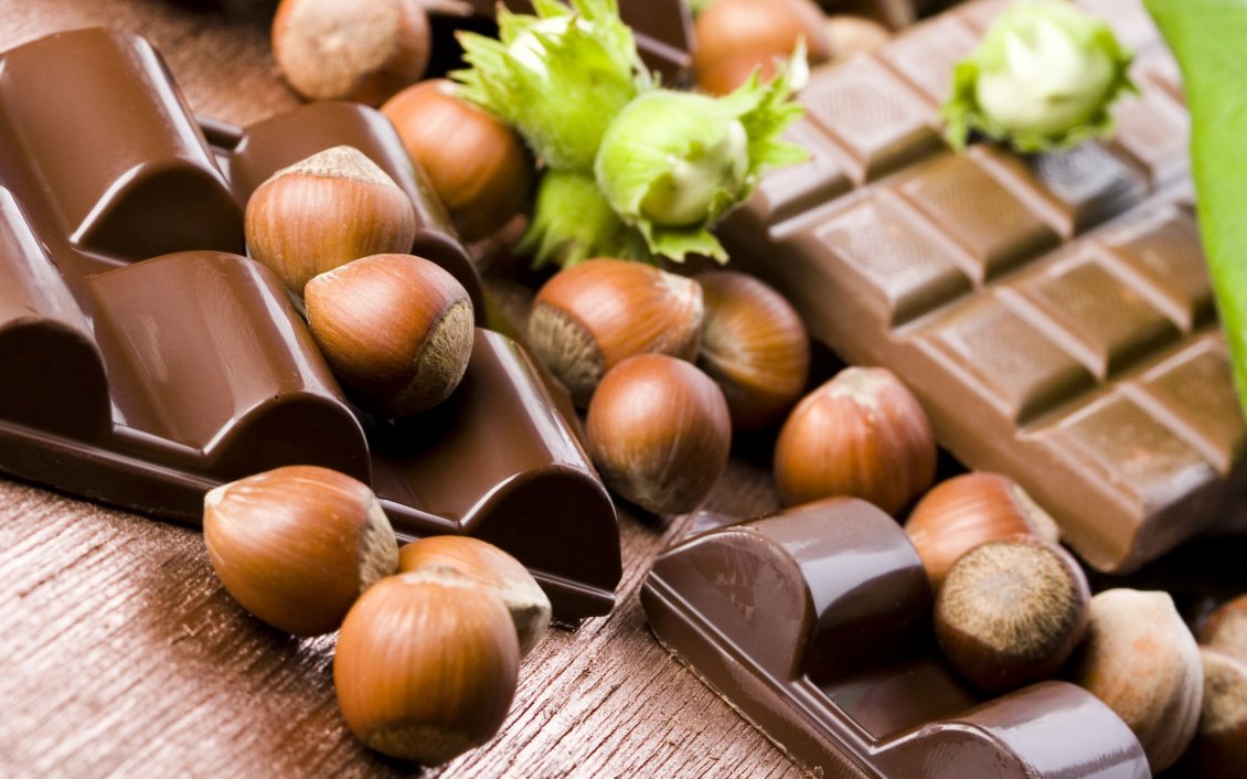 Download Wallpaper Big hazelnuts and chocolate - delicious wallpaper