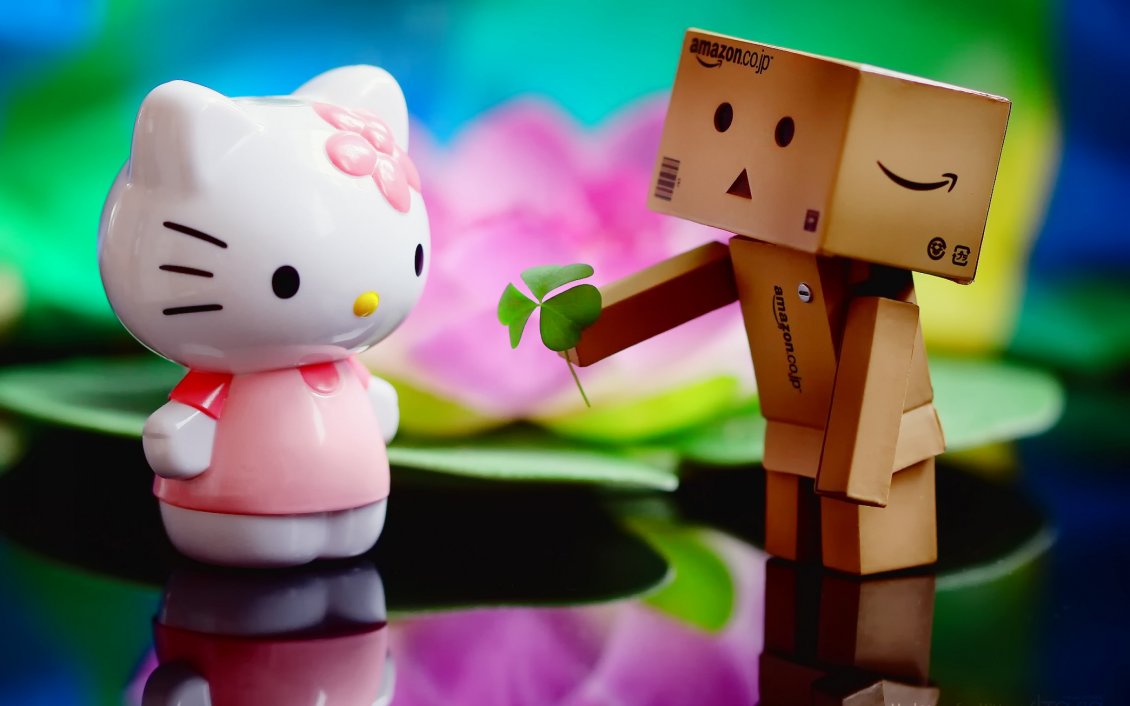 Download Wallpaper The love between Hello Kitty and Amazon box - cute wallpaper