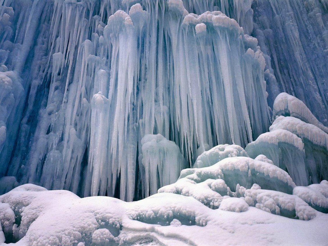 Download Wallpaper Frozen waterfall - wonderful winter wallpaper