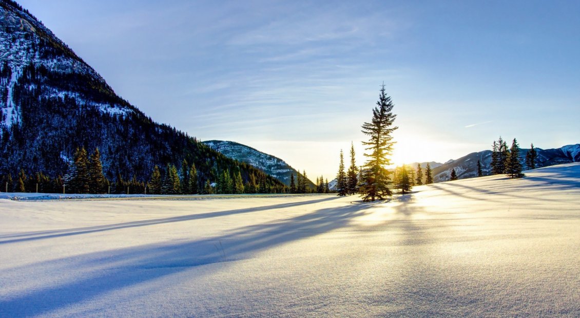 Download Wallpaper Golden winter sun and wonderful white mountain field