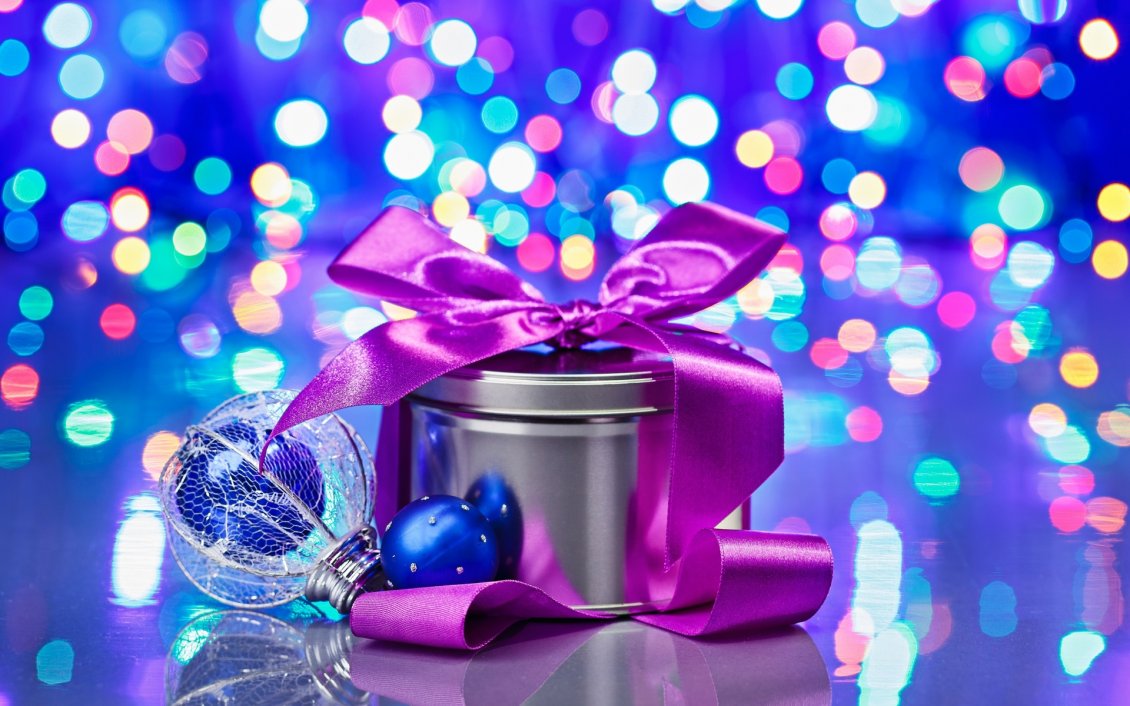 Download Wallpaper Purple ribbon on a Christmas gift - Lights on background