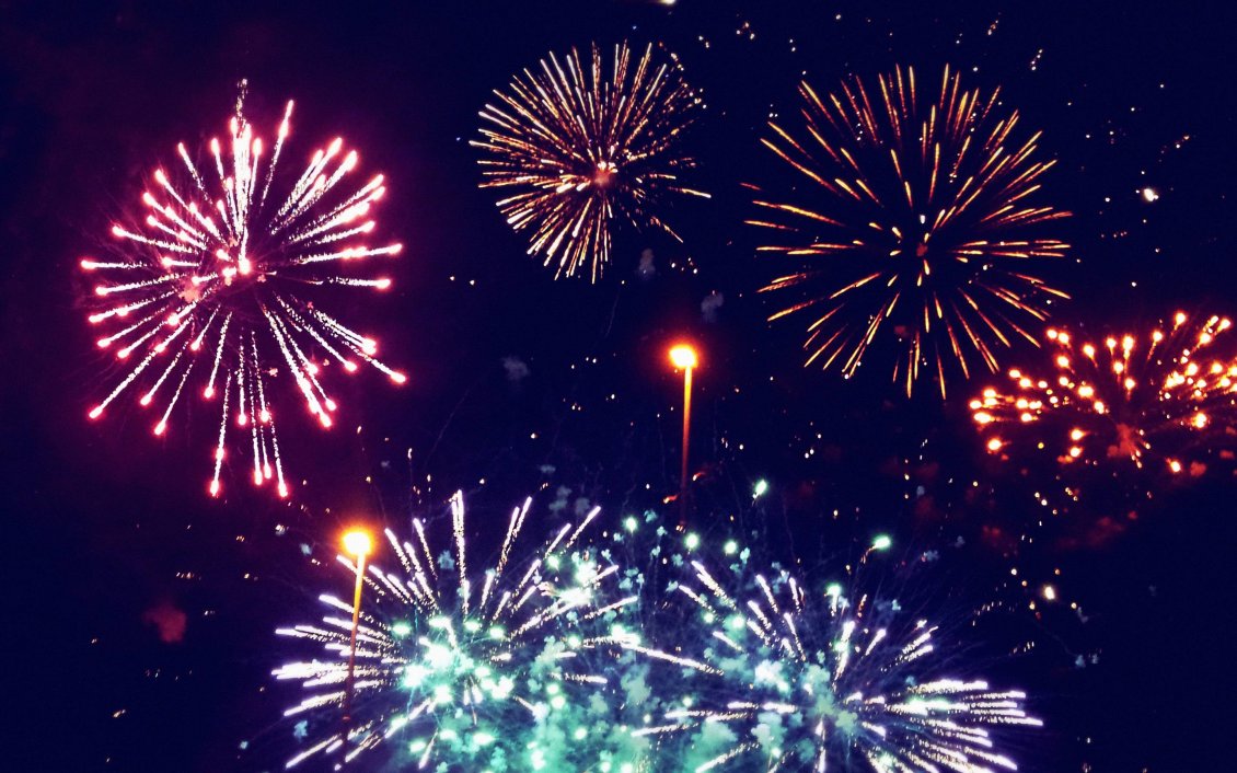 Download Wallpaper Wonderful fireworks in the night of the year- Happy New Year