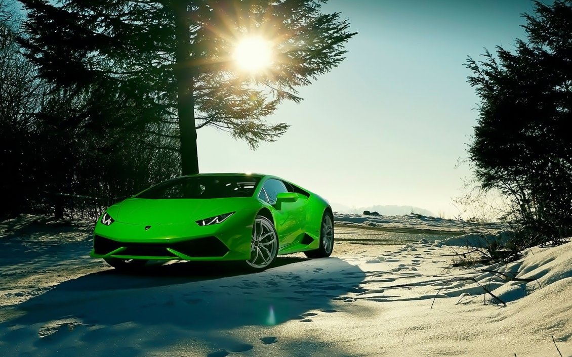 Download Wallpaper Wonderful raw green Lamborghini car in the snow