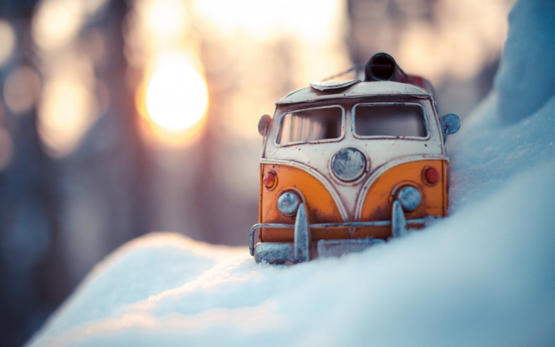 Download Wallpaper Rusty old car in the snow - Wonderful winter season