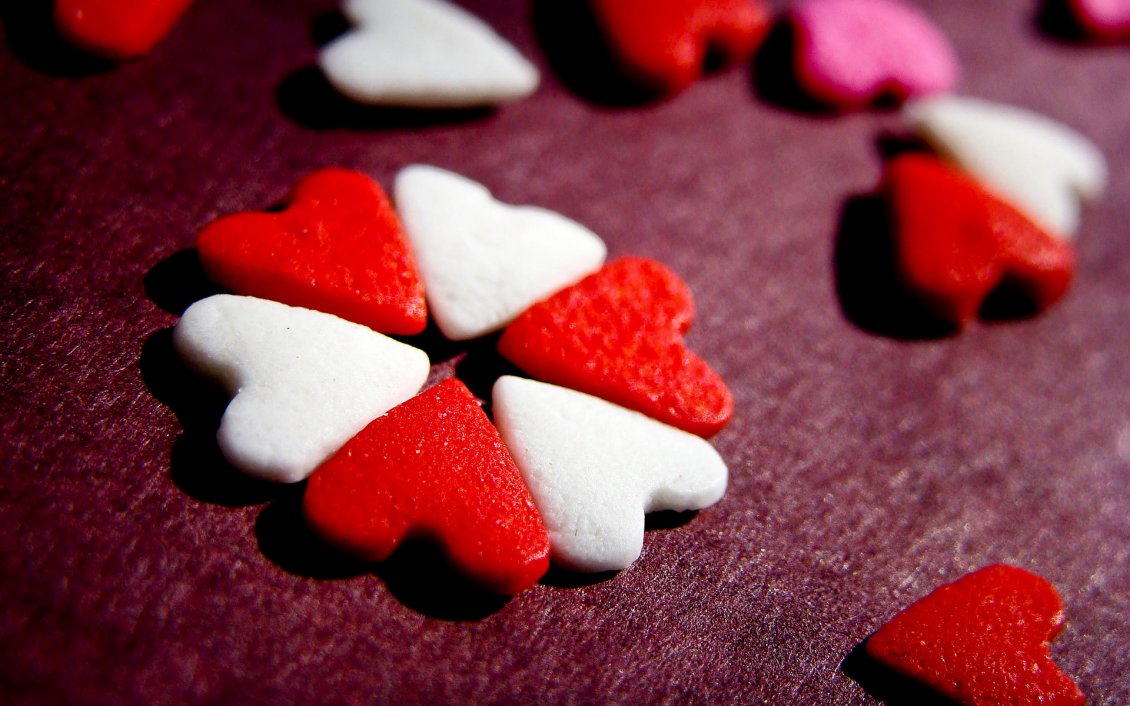 Download Wallpaper White and red sweet hearts - Chocolate on Valentines Day
