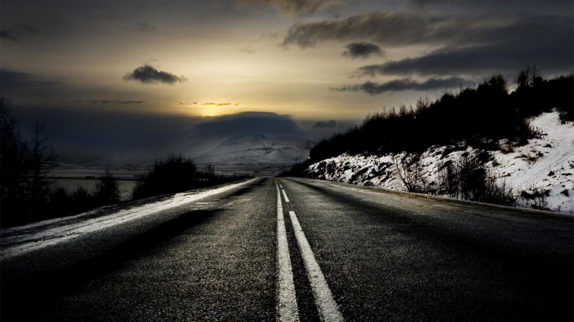 Download Wallpaper Black night and dark road in winter season
