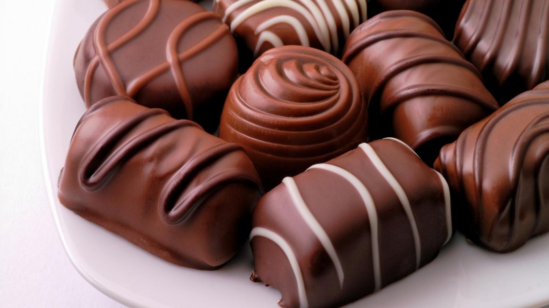 Download Wallpaper Delicious pralines - I love chocolate