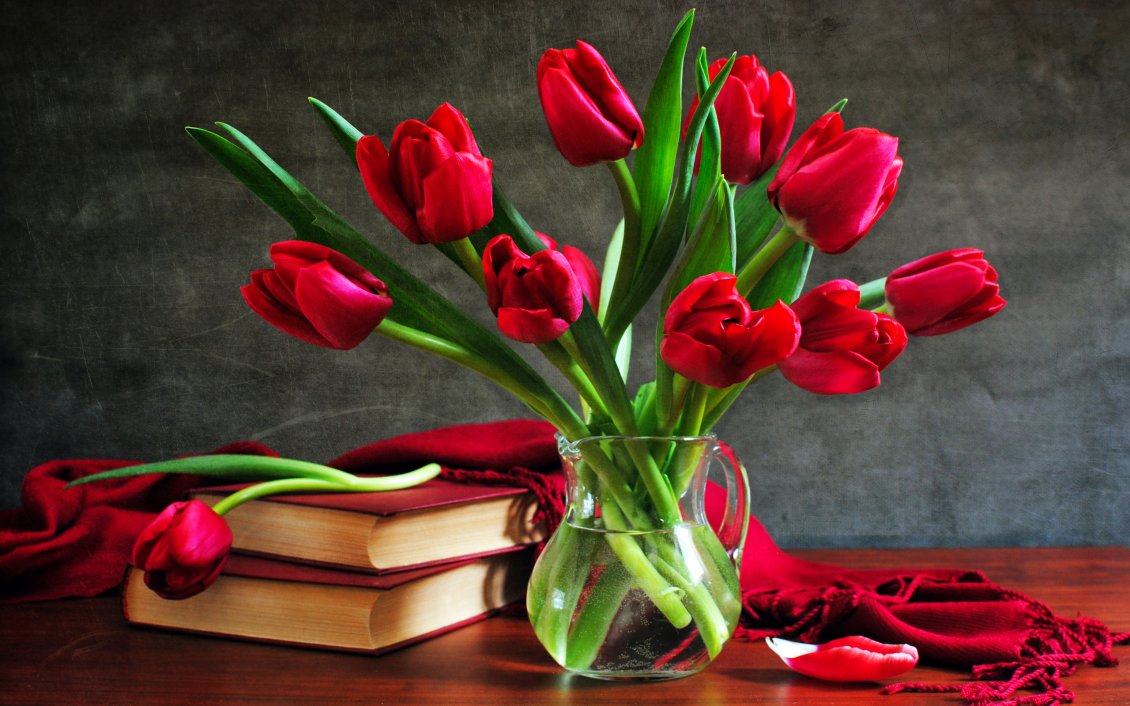 Download Wallpaper Red books and wonderful bouquet of red tulips - Flowers