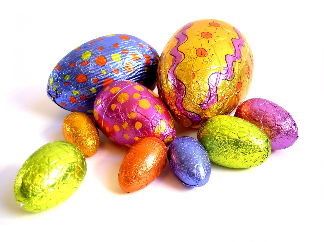 Download Wallpaper Happy Easter Holiday - Chocolate eggs for children