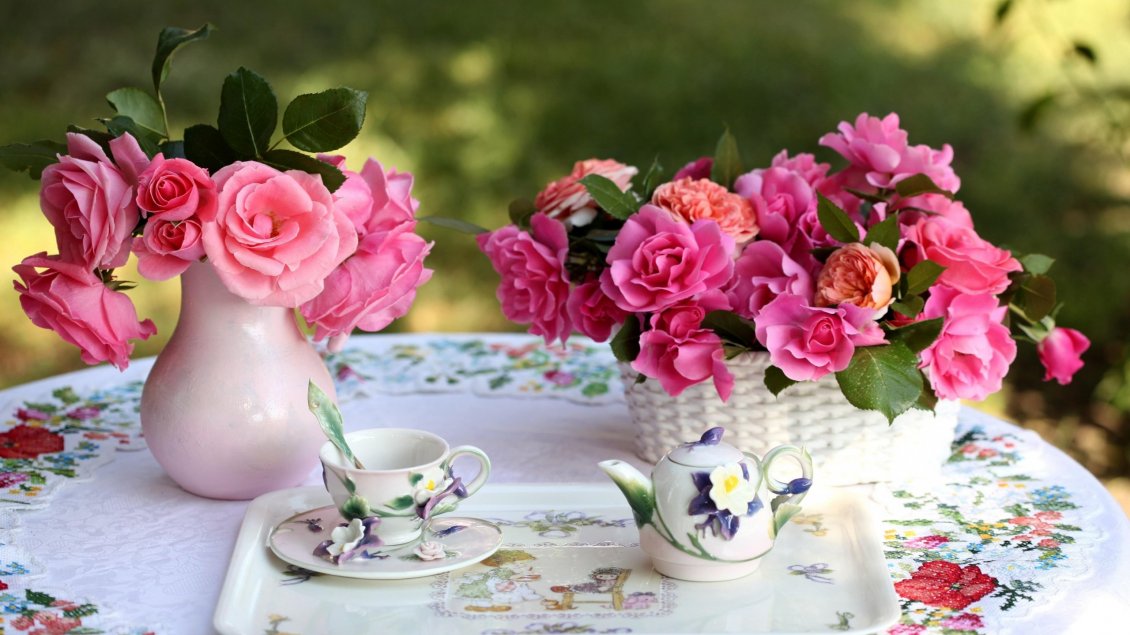 Download Wallpaper Special tea in a wonderful garden full with pink roses