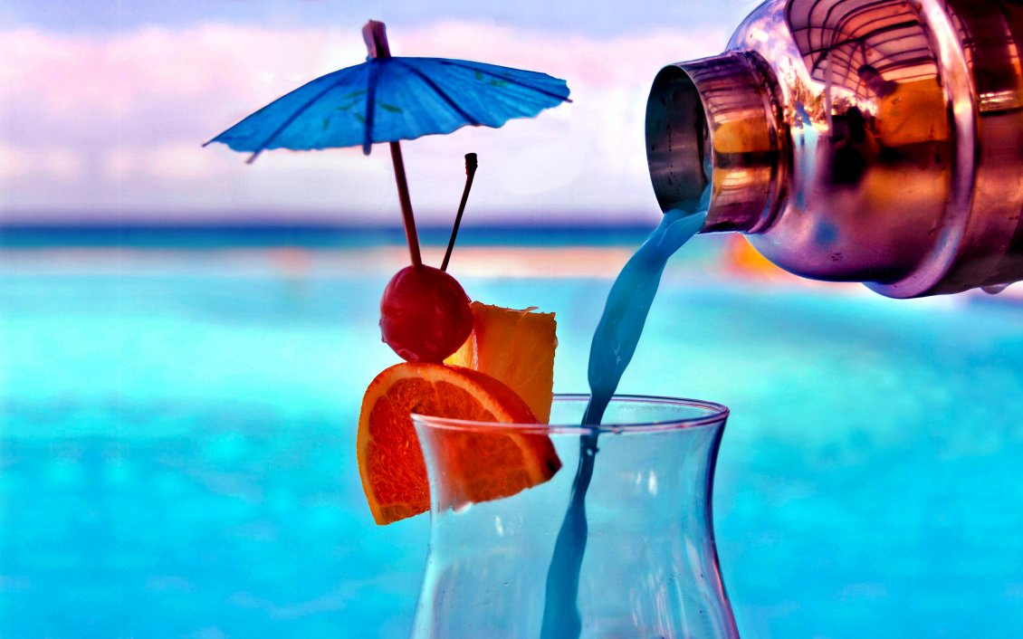 Download Wallpaper Delicious cocktail in a summer hot night - Pool party