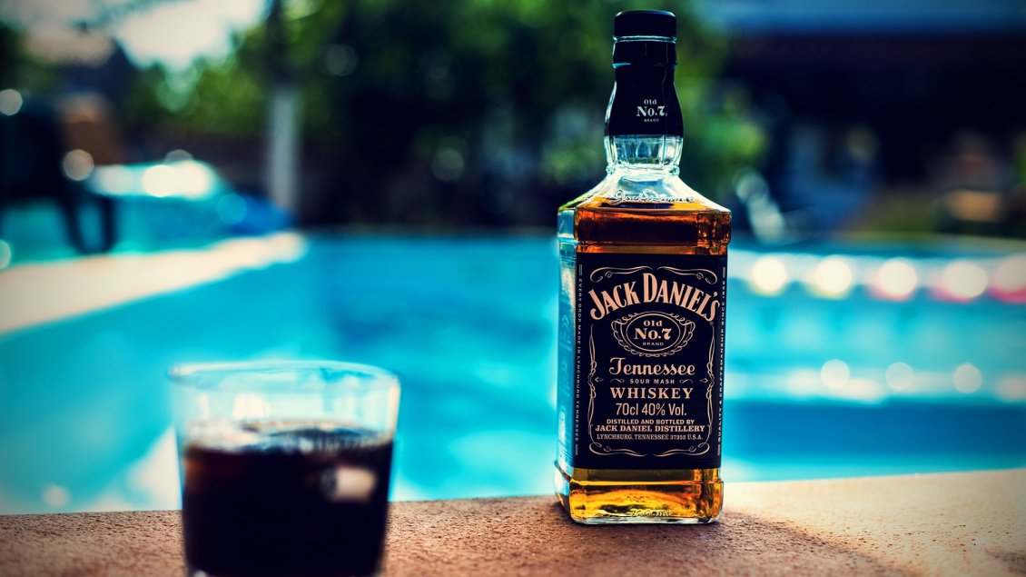 Download Wallpaper Jack Daniel Whiskey - Summer drink at the pool party