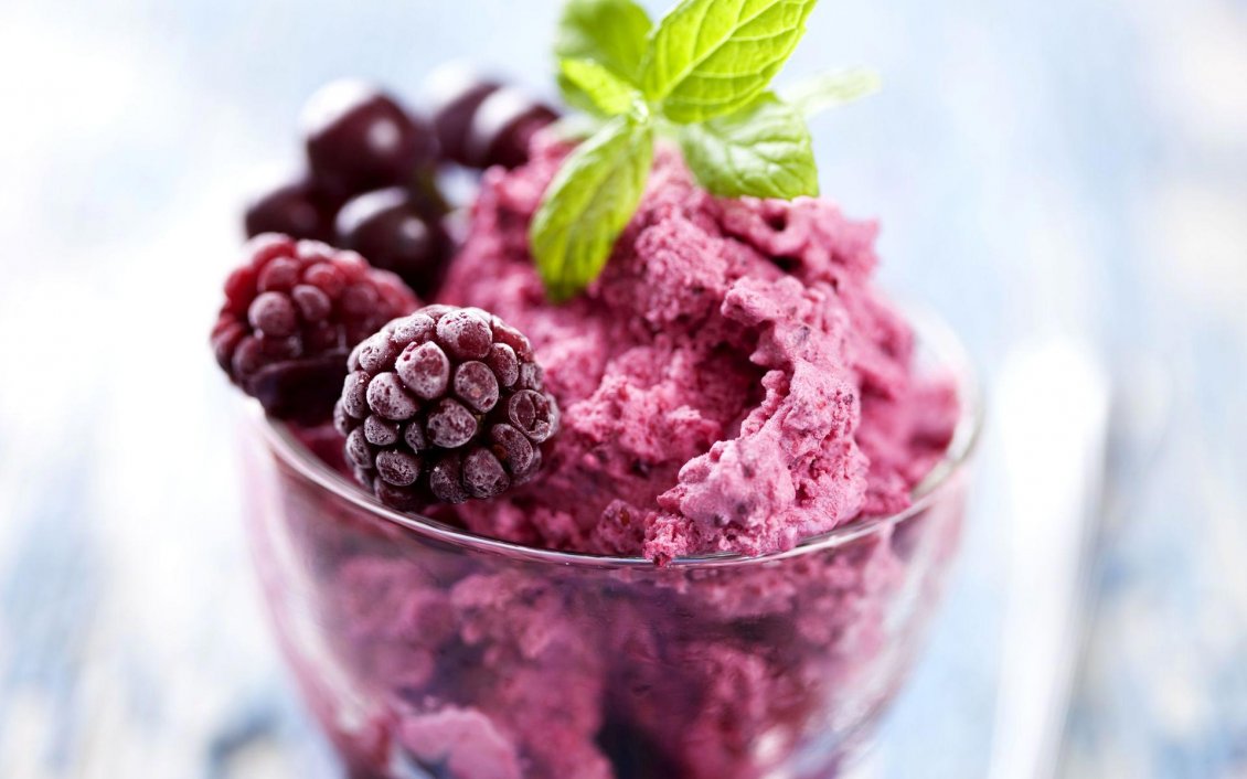 Download Wallpaper Frozen raspberries in a delicious ice cream cup