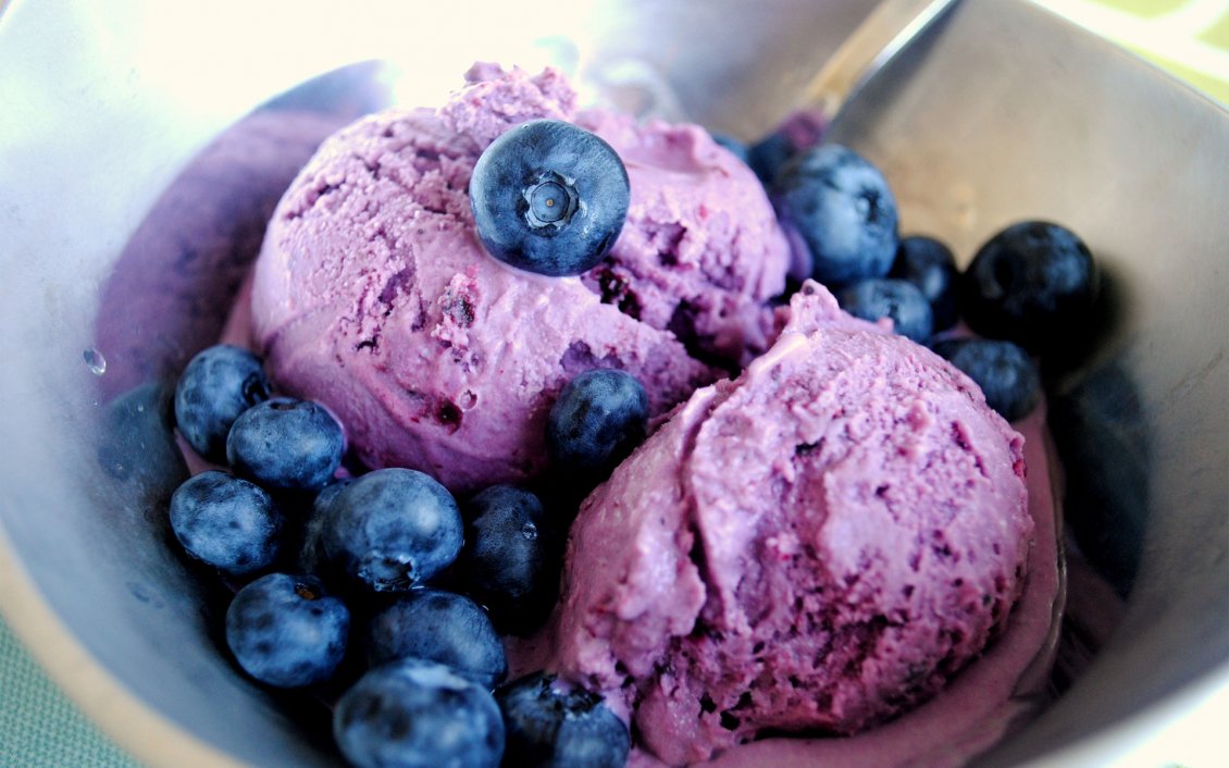 Download Wallpaper Cold summer dessert - Blueberry ice cream