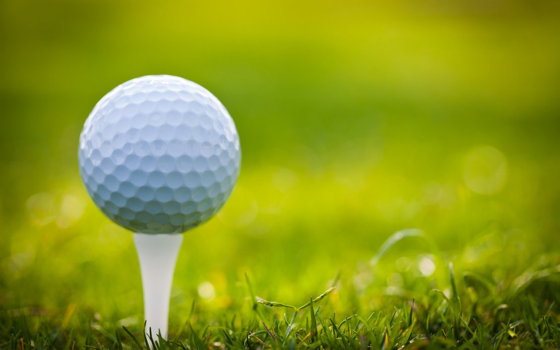 Download Wallpaper Small golf ball on the green field - HD sport wallpaper