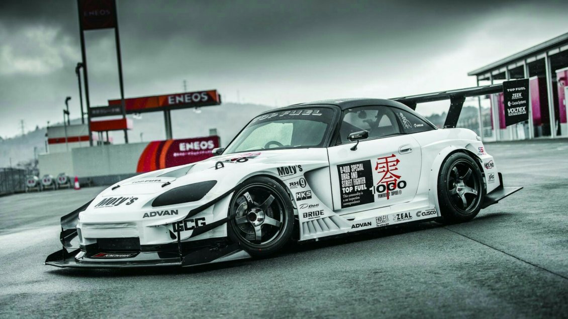 Download Wallpaper White sport car at tournament - Race time