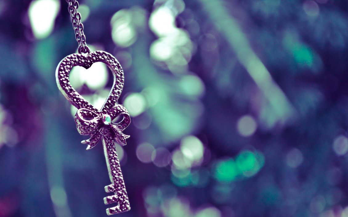 Download Wallpaper The key from my heart - Silver and special Valentines Day