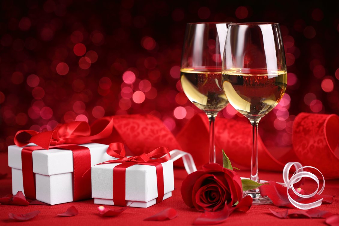 Download Wallpaper Champagne and two red boxes - Happy Valentines Day