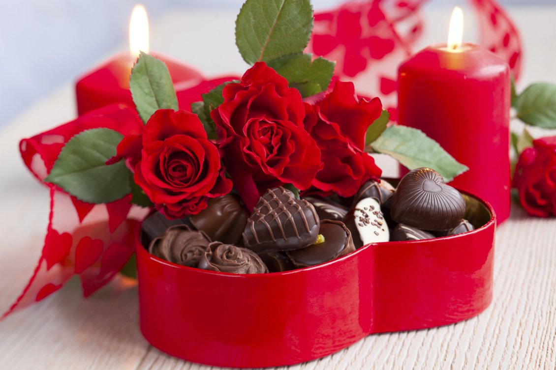 Download Wallpaper Chocolate box and red roses - Happy Valentines Day