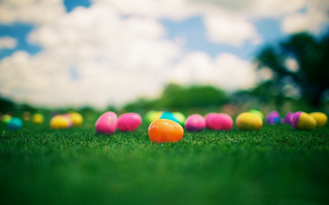 Download Wallpaper Plastic Easter eggs on the grass - Happy Spring Holiday