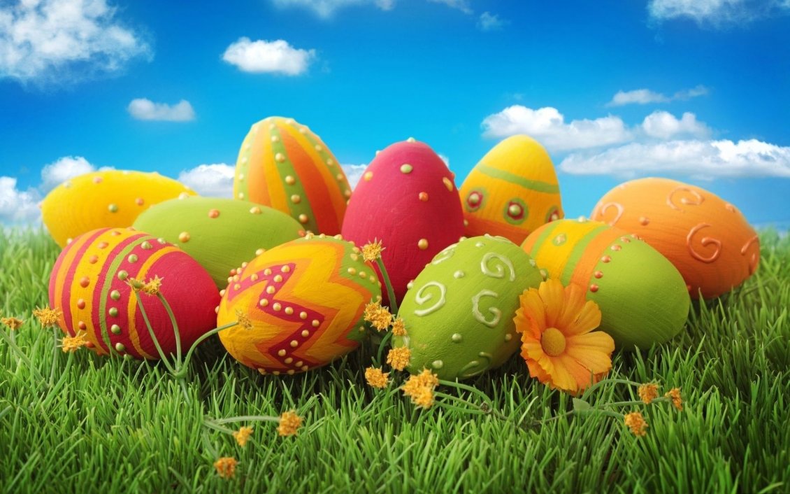 Download Wallpaper Beautiful painted Easter eggs on the grass - Happy Holiday