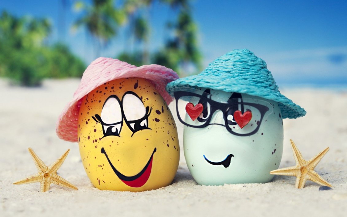 Download Wallpaper Two funny eggs on the beach - Love moments