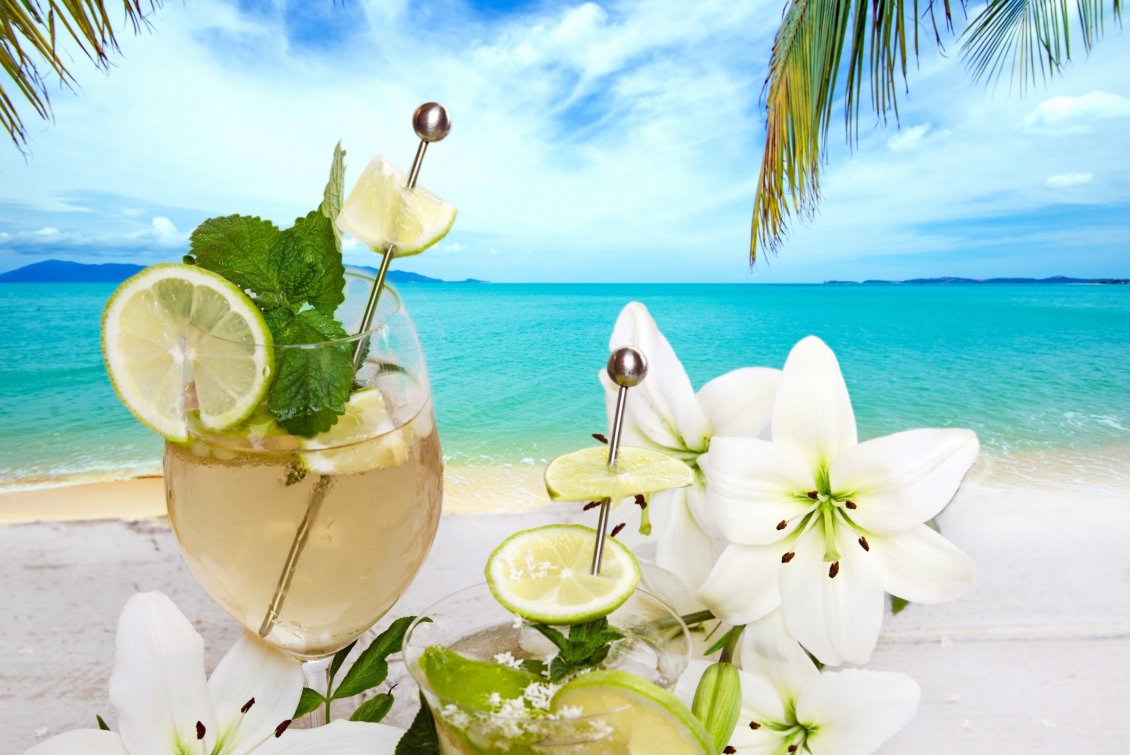 Download Wallpaper Lime and mint cocktail and white flowers - Happy summer day